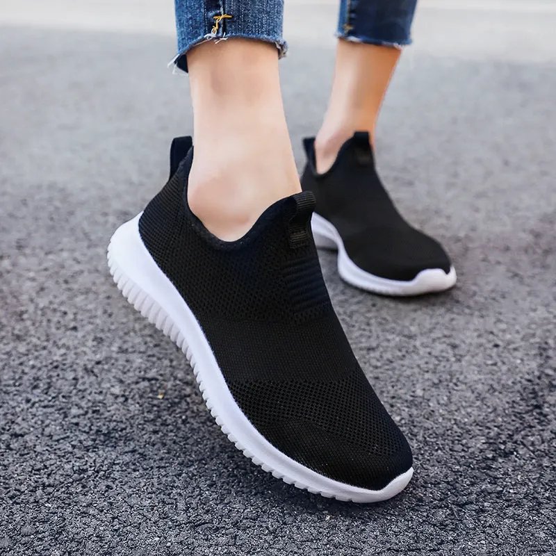 2022 Spring Men Shoes Slip On Casual Shoes Lightweight Comfortable Breathable Couple Walking Sneaker